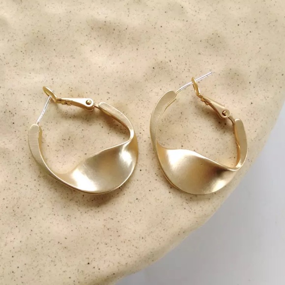 The Regina - Matte Gold Hoops with a Twist - Picture 3 of 6